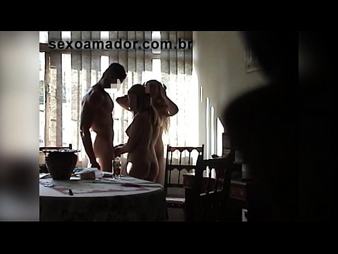 ❤️ Sex przyjaciele zapraszają gigantycznego mężczyznę i trójkąt z nim ☑ Porn video at us ﹏