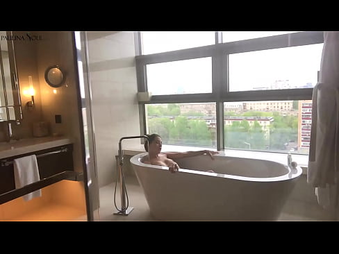 ❤️ Ogromna laska namiętnie waląca sobie cipkę w łazience ☑ Porn video at us ﹏