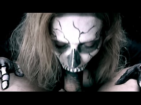 ❤️ Demoniczna dziewczyna ssąca kutasa swoimi czarnymi ustami i połykająca spermę. ☑ Porn video at us ﹏
