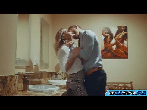 ❤️ Kiedy biuściasta blondynka uwodzi cię w publicznej toalecie ☑ Porn video at us ﹏